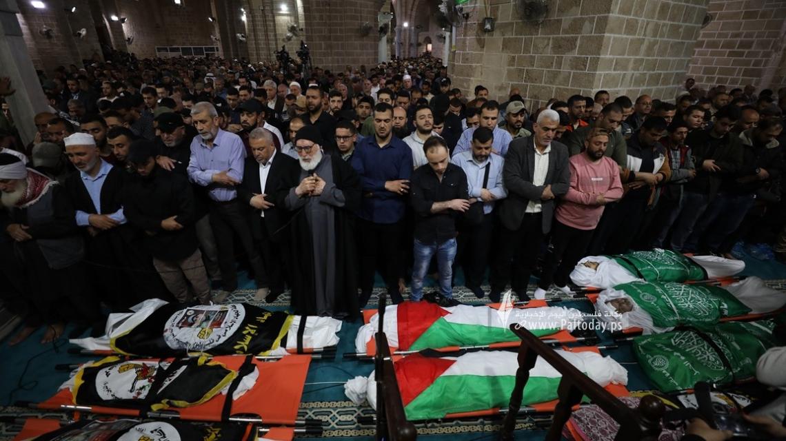 بالصور : غزة تودع الشهيد القائد خليل البهتيني وزوجته وبنته والقائد طارق عز الدين ونجله والدكتور خصوان في تشييع جماهيري مهيب