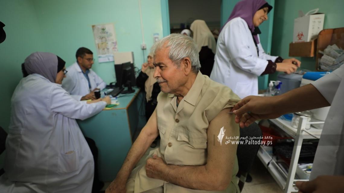 بالصور :بدء تطعيم حجاج قطاع غزة في المراكز الصحية