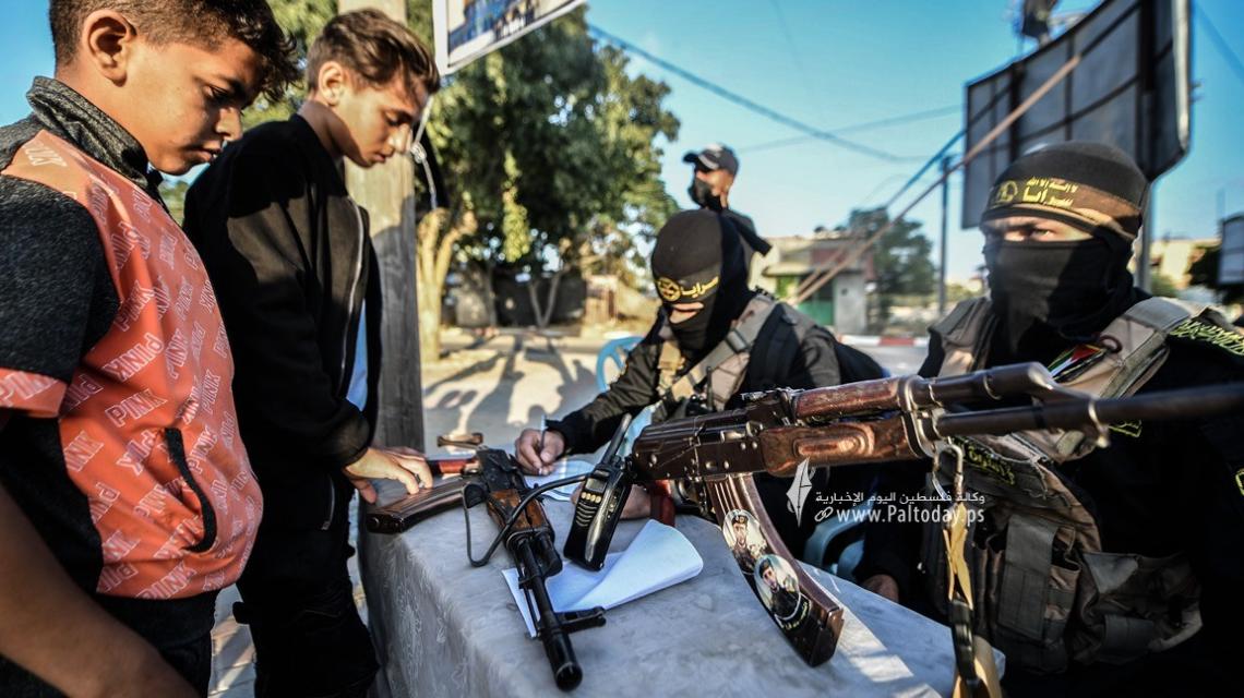 بالصور ; إقبال كبير على نقاط التسجيل لمخيمات" ثأر الأحرار للفتوة العسكرية" فى مدن قطاع غزة