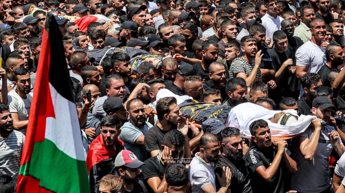 بالصور : جنين تُشيع جثامين 12 شهيداً ارتقوا خلال العدوان الأخير على مخيم جنين.