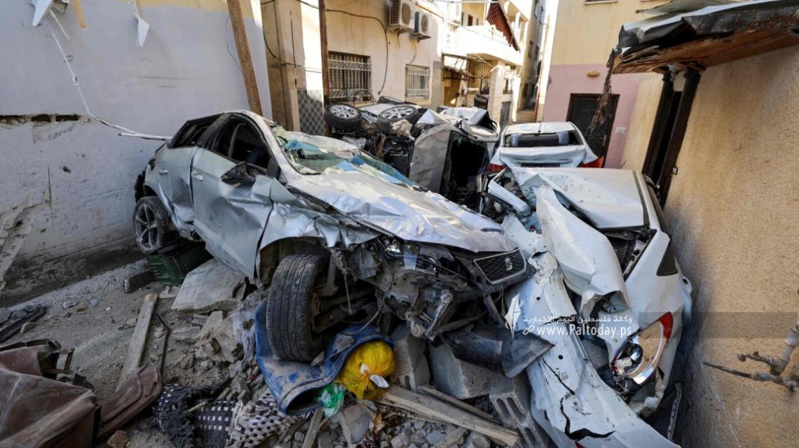 بالصور : جنين تلملم جراحها .. والطواقم المتخصصة تشرع بإزالة آثار العدوان