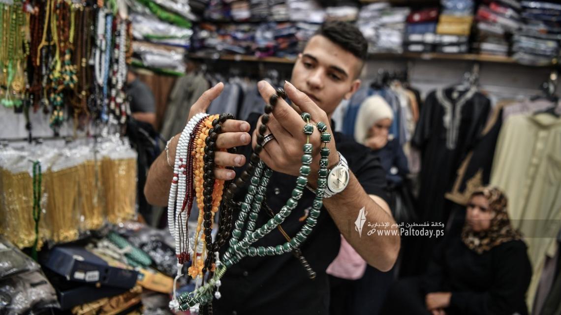 محلات هدايا الحجّاج تتهيأ لاستقبال حجاج بيت الله الحرام في غزة