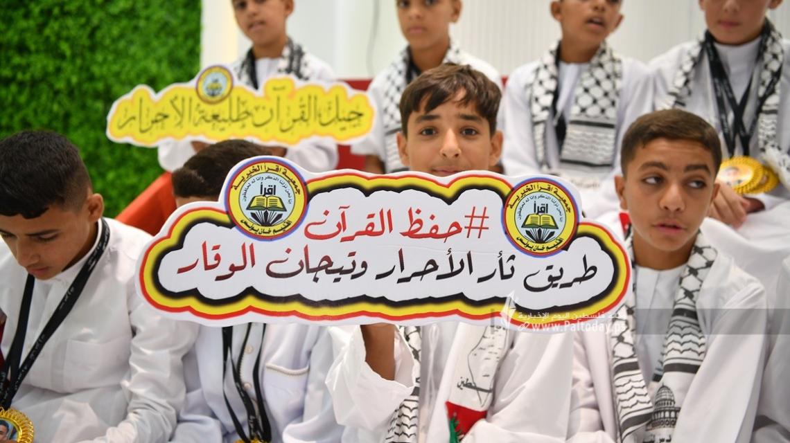 بالصور : "الجهاد" بخانيونس تكرم حفظة كتاب الله خلال مُخيمات "ثأر الأحرار القرآنية"