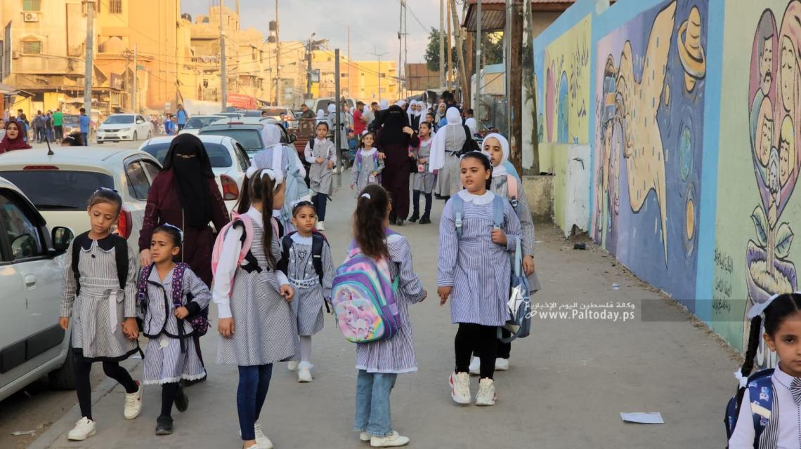 بالصور : بدء العام الدراسي الجديد في مدارس محافظات قطاع غزة