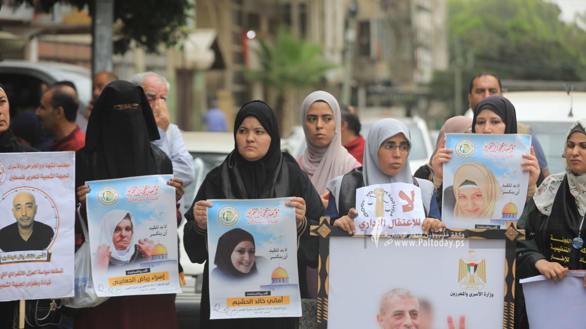 بالصور اعتصام أهالي الأسرى الأسبوعي في مدينة غزة