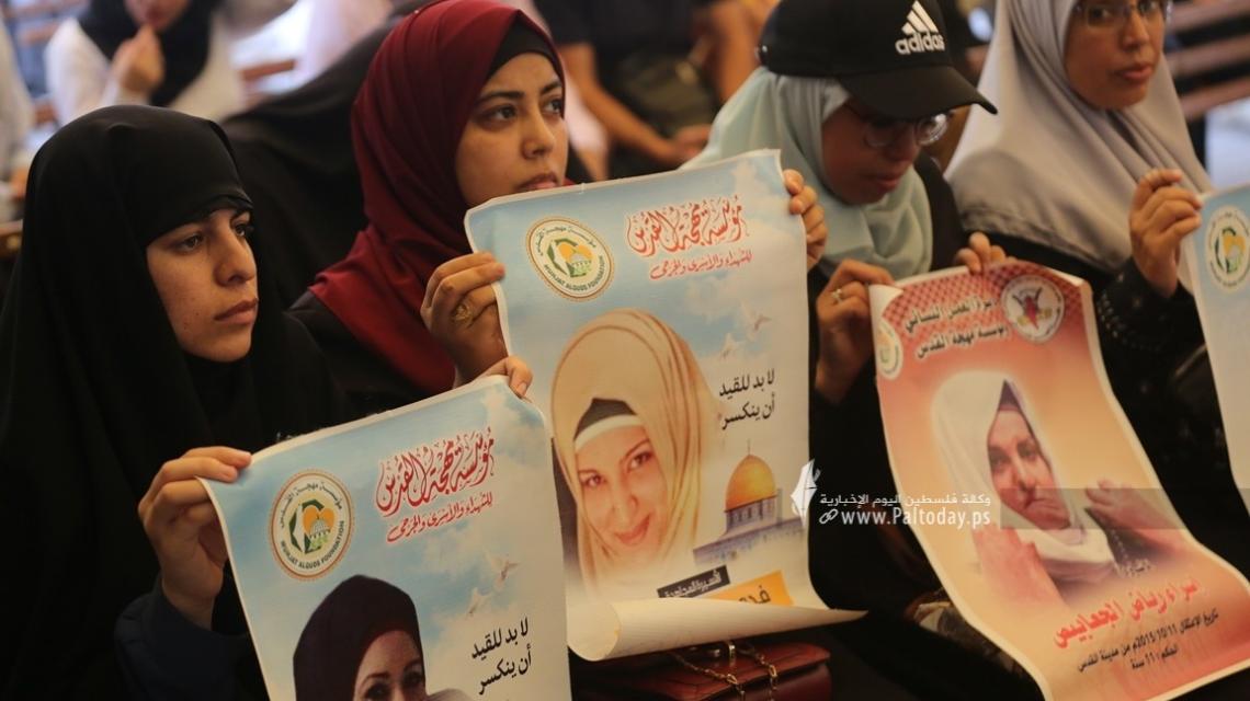 بالصور : اعتصام اهالى الأسرى الأسبوعي أمام مقر الصليب الأحمر بغزة