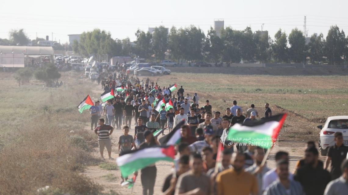 بالصور : جماهير حاشدة تشارك في فعالية إحياء ذكرى إحراق الأقصى الـ54 بمخيم ملكة شرقي مدينة غزة