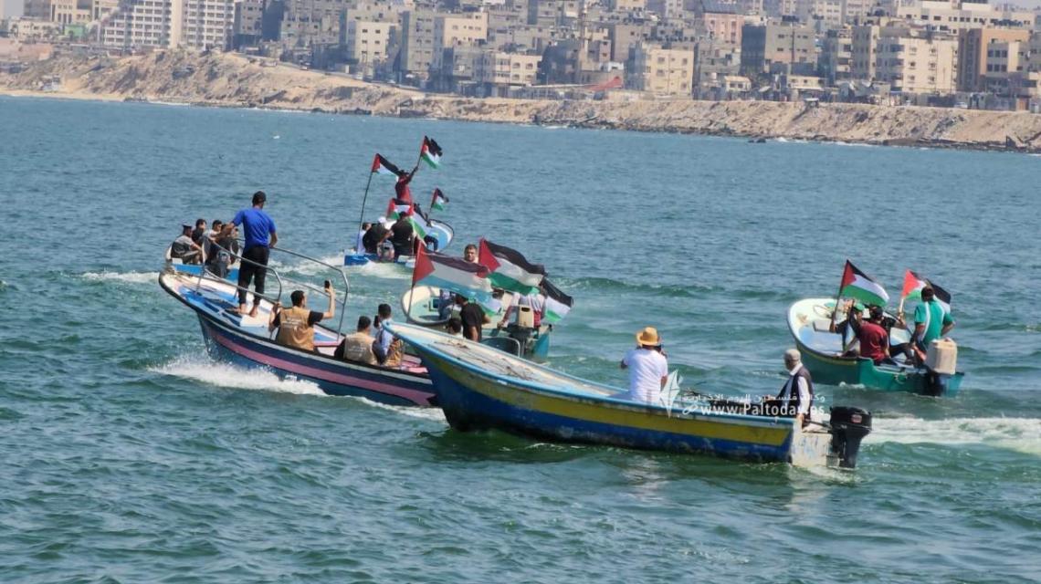 بالصور : مسير بحري للمطالبة برفع الحصار عن قطاع غزة