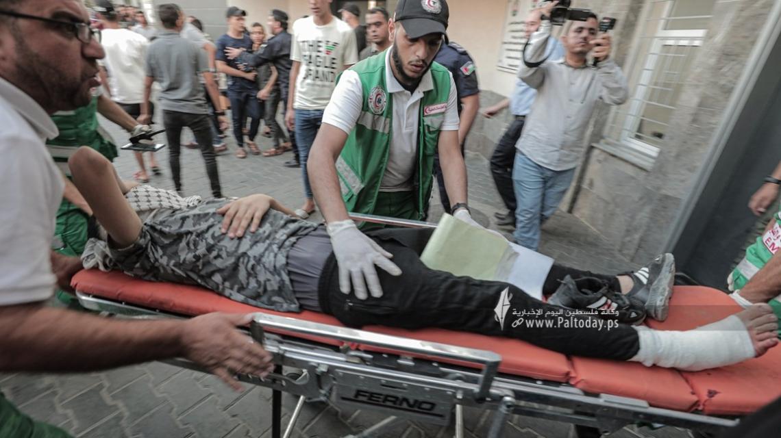 بالصور : إصابات تصل مجمع الشفاء الطبي جراء إطلاق نار على المتظاهرين شرق غزة