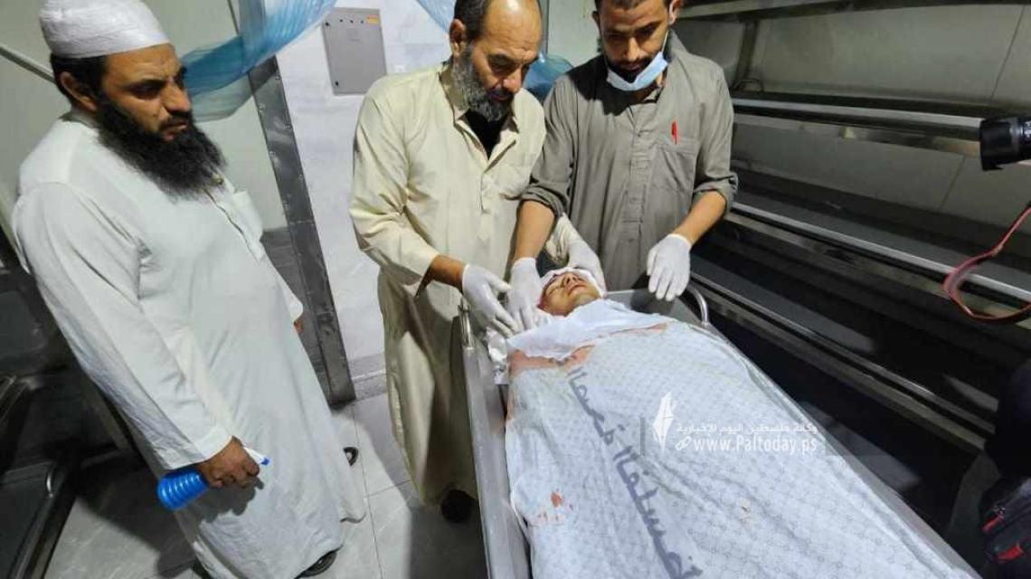 بالصور : إلقاء نظرة الوداع على الشهيد يوسف رضوان بخانيونس.