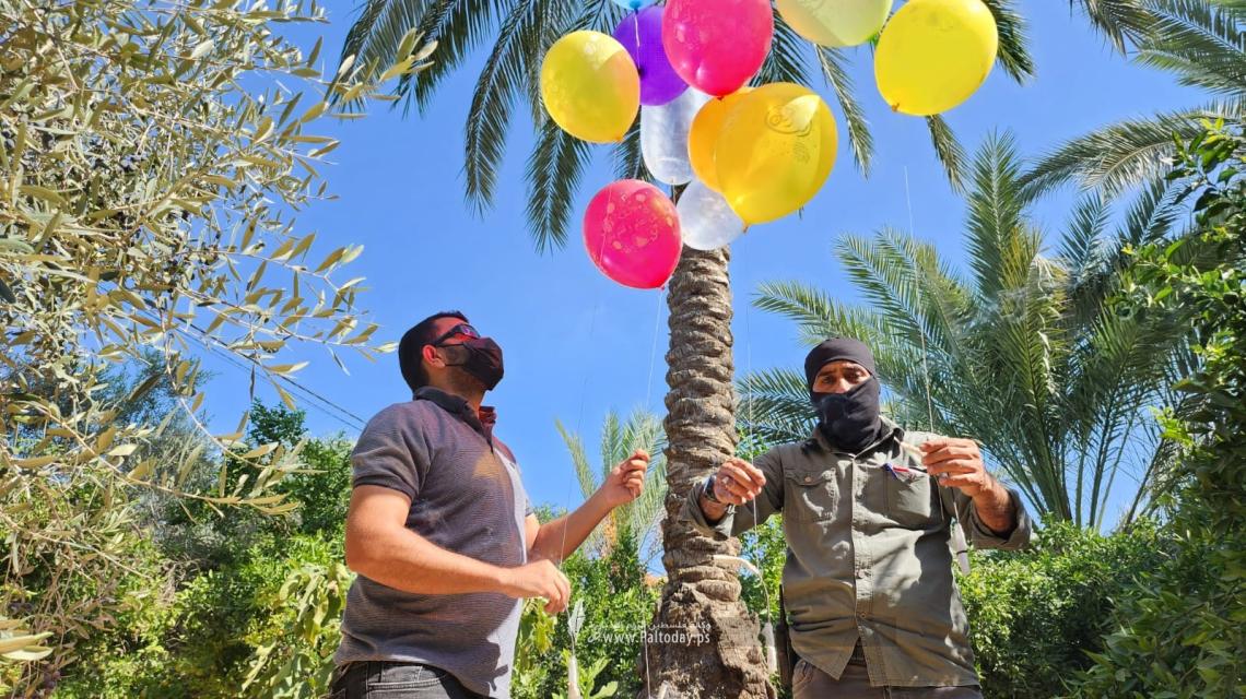 الشباب الثائر يطلقون دفعات جديدة من البالونات الحارقة باتجاه مستوطنات الغلاف