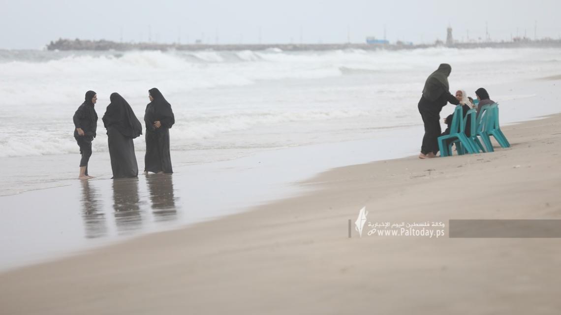 بالصور :أجواء بحر غزة بعد تساقط أمطار الخير