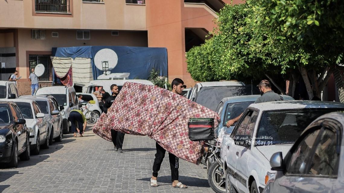 بالصور: فناء مستشفى ناصر بخان يونس.. ملاذ آلاف العائلات من جرائم الاحتلال