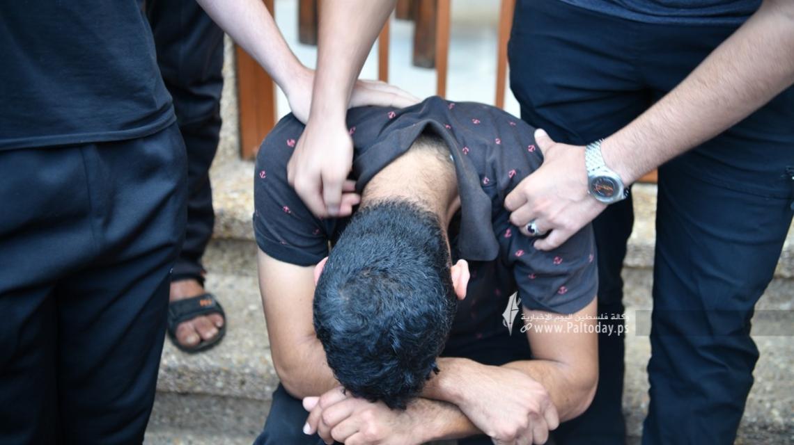 بالصور :  في اليوم الـ17 على الحرب.. وداع عشرات الشهداء داخل مجمع ناصر الطبي في مدينة خانيونس جنوب القطاع