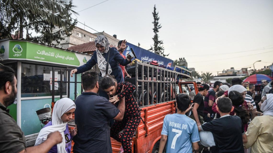 وصول أعداد كبيرة من النازحين من شمال غزة إلى مستشفى ناصر جنوب القطاع