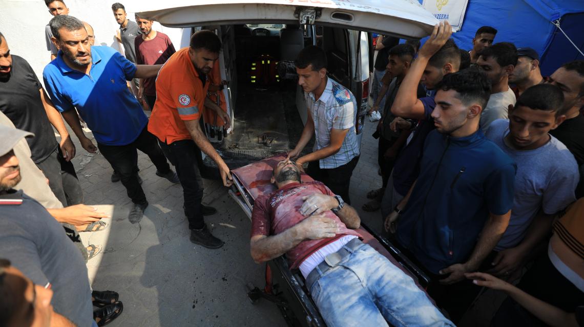 صور من اثار قصف مدرسة صفد ومحاولات إسعاف عدد من النازحين  فى حى الزيتون