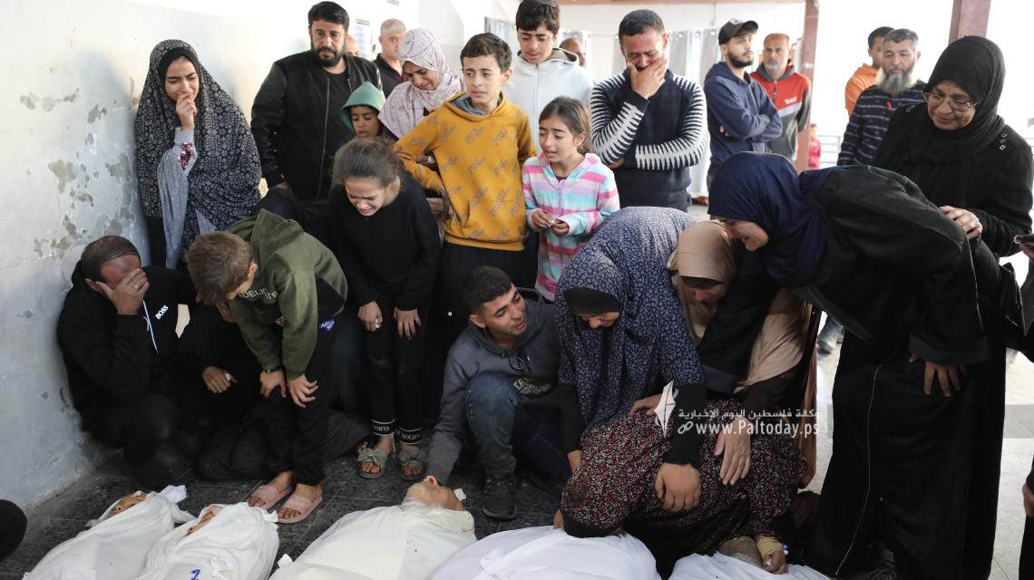 بالصور: وداع شهداء عائلة شلدان الذين ارتقوا فى قصف منزلهم فجر اليوم