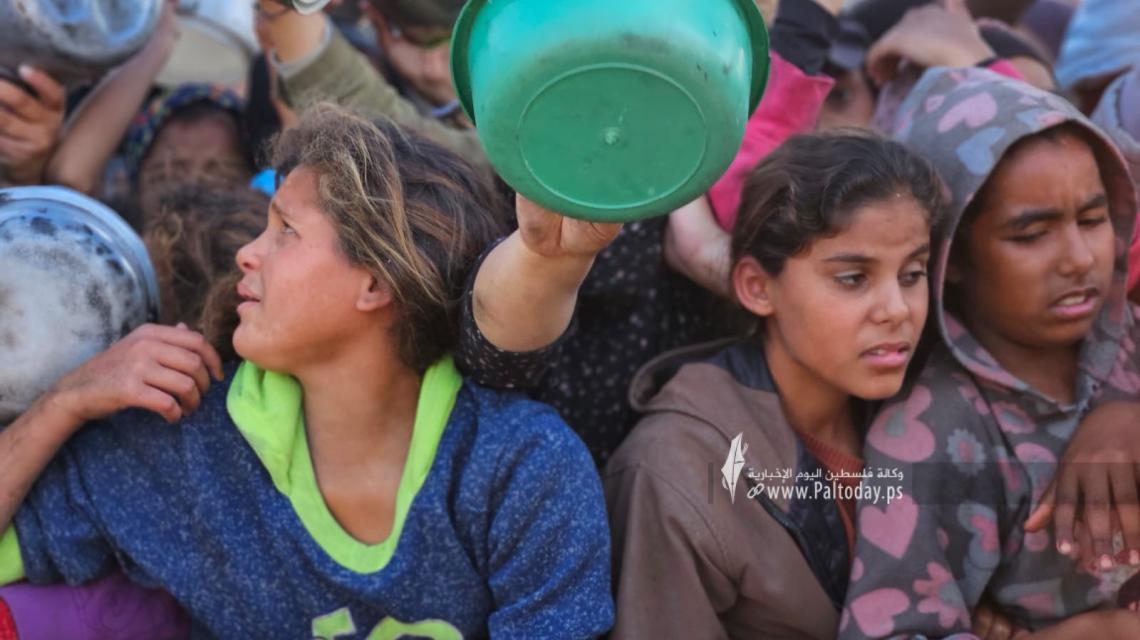 تدافع كبير على التكيات الخيرية في ظل تفشي المجاعة جنوب قطاع غزة