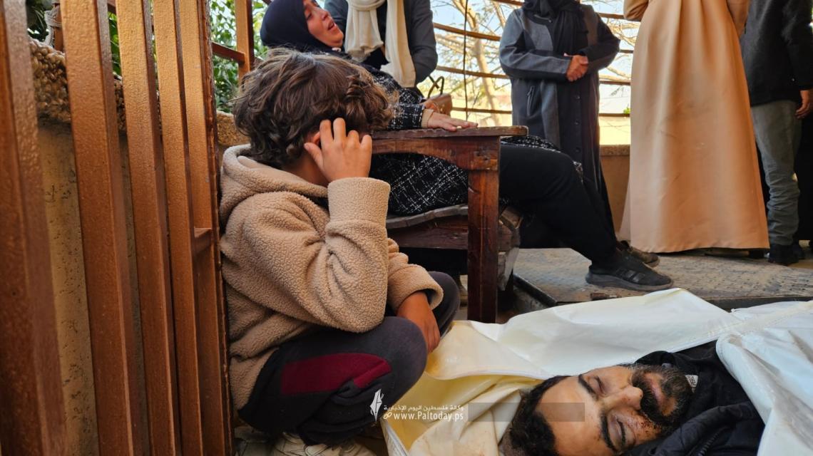 وداع ١٥ شهيدًا ارتقوا جراء قصف الاحتلال لعناصر تأمين المساعدات غربي خان يونس ورفح