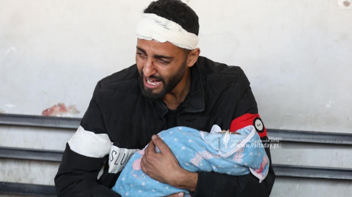 شهداء بينهم رضيع بعدة إستهدافات لمنازل المواطنين بحى الشيخ رضوان والزيتون