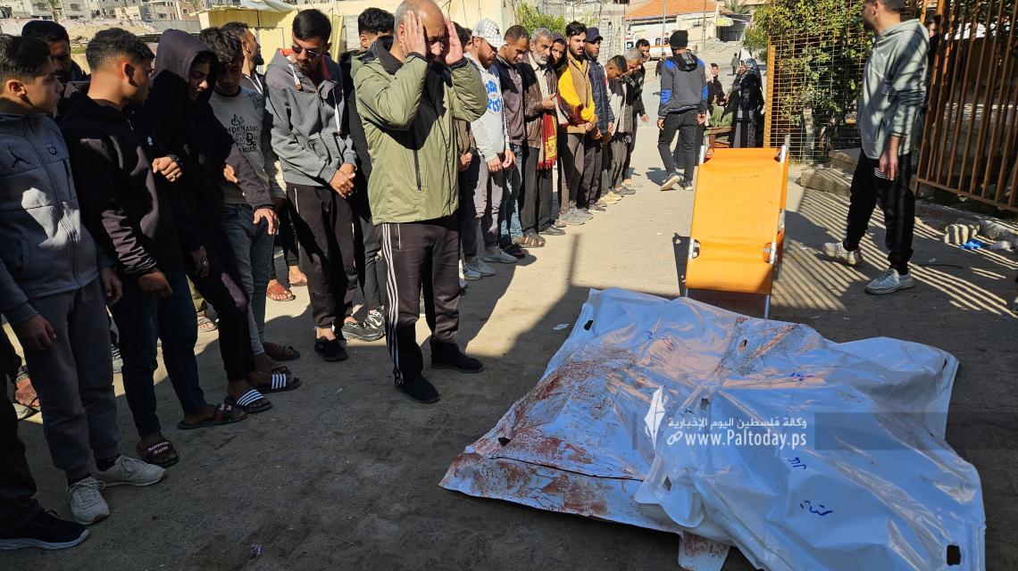 وداع شهيدين وصلا مجمع ناصر من مدينة رفح جنوبي قطاع غزة
