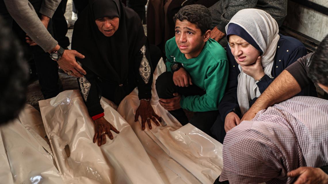 وداع شهداء بينهم سيدة وإصابات وصلت لمشفى المعمداني جراء استهداف الاحتلال مواطنين  بحي الشجاعية