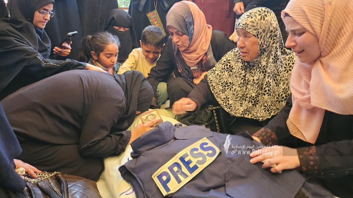 صور وداع الزميل الصحفي "أحمد منصور" محرر وكالة فلسطين اليوم الإخبارية