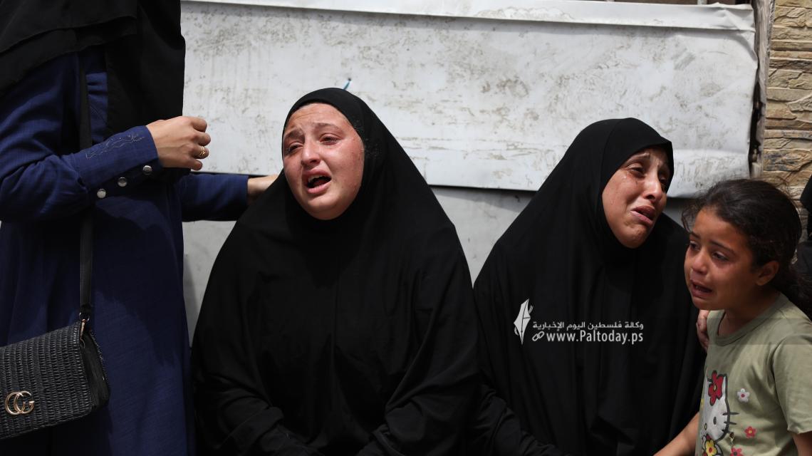 وداع الطفل فايز أبو سمرة، الشهيد الوحيد لعائلته، بعد استهداف الاحتلال لمواطنين في حي الشجاعية