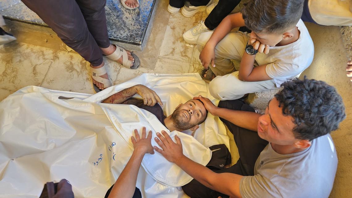 تشييع شهداء وصلوا مجمع ناصر الطبي