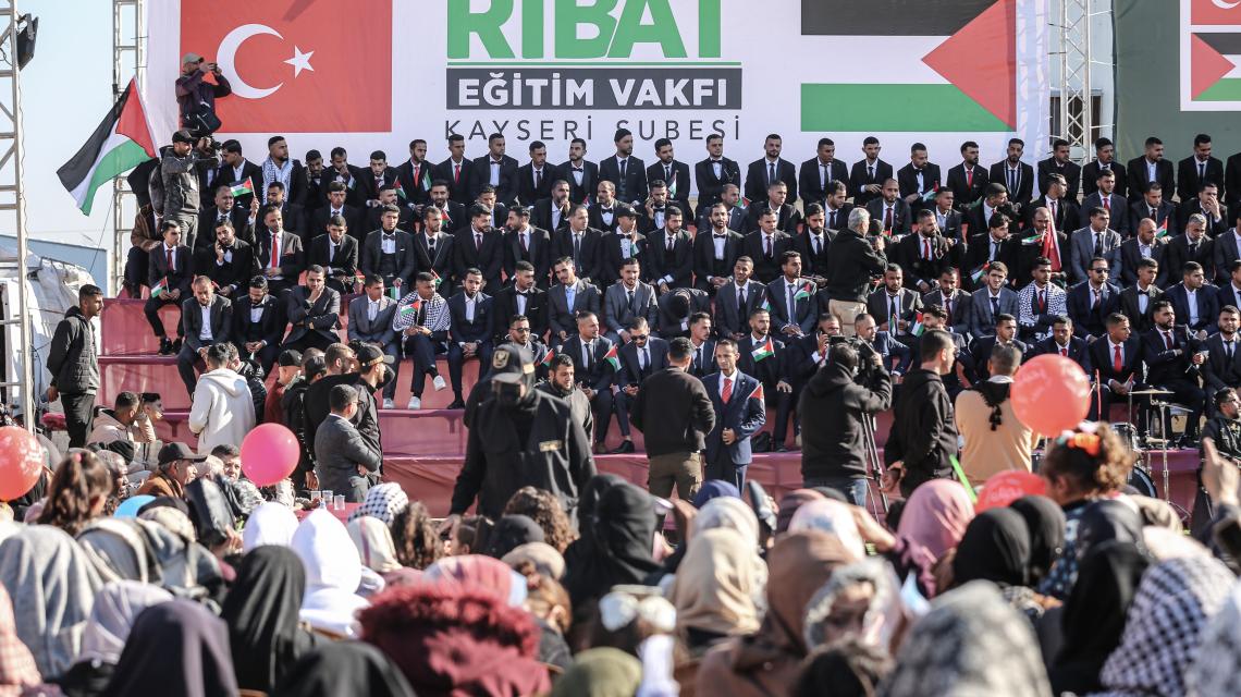 تركيا تمنح غزة لحظة فرح.. 406 عرسان وعرائس يتحدَّون الحرب بالأمل
