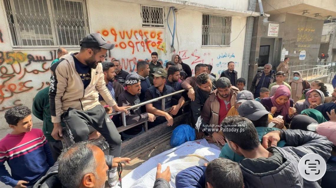 صور من مكان استهداف مواطن على مفترق حيدر عبد الشافى بمدينة غزة