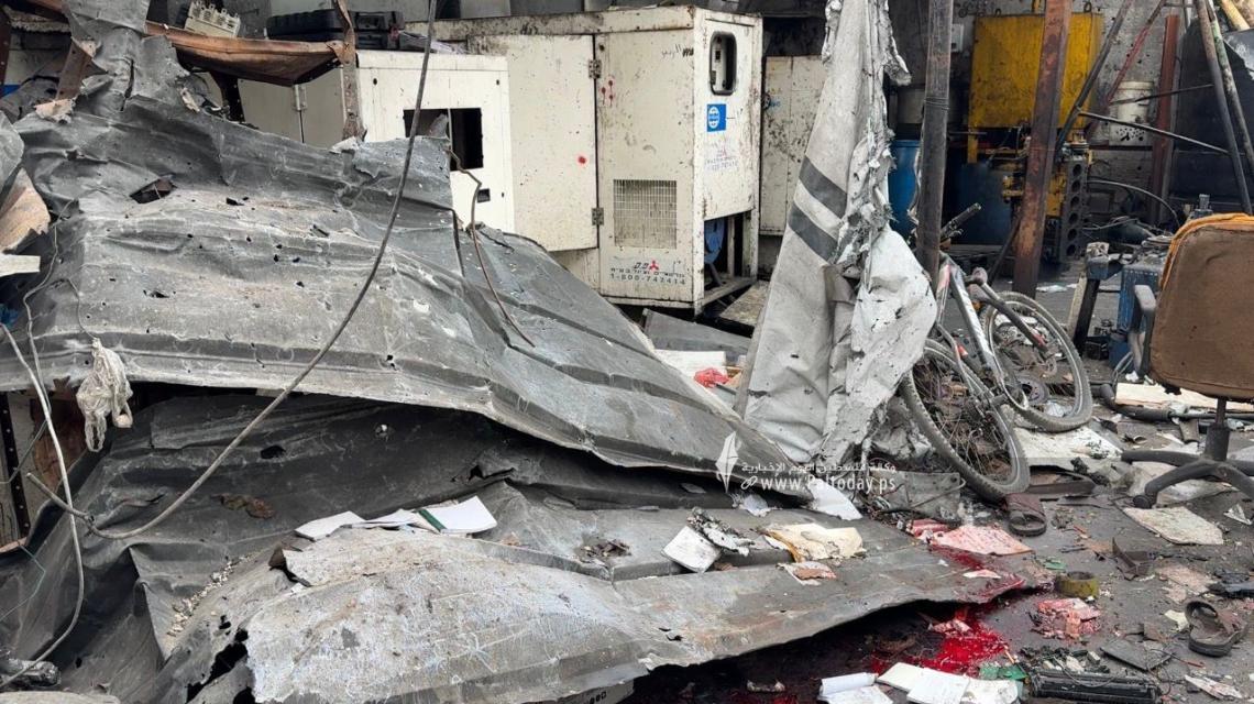 آثار الاستهداف الإسرائيلي لمولدات الكهرباء فى مخيم الشاطئ بغزة