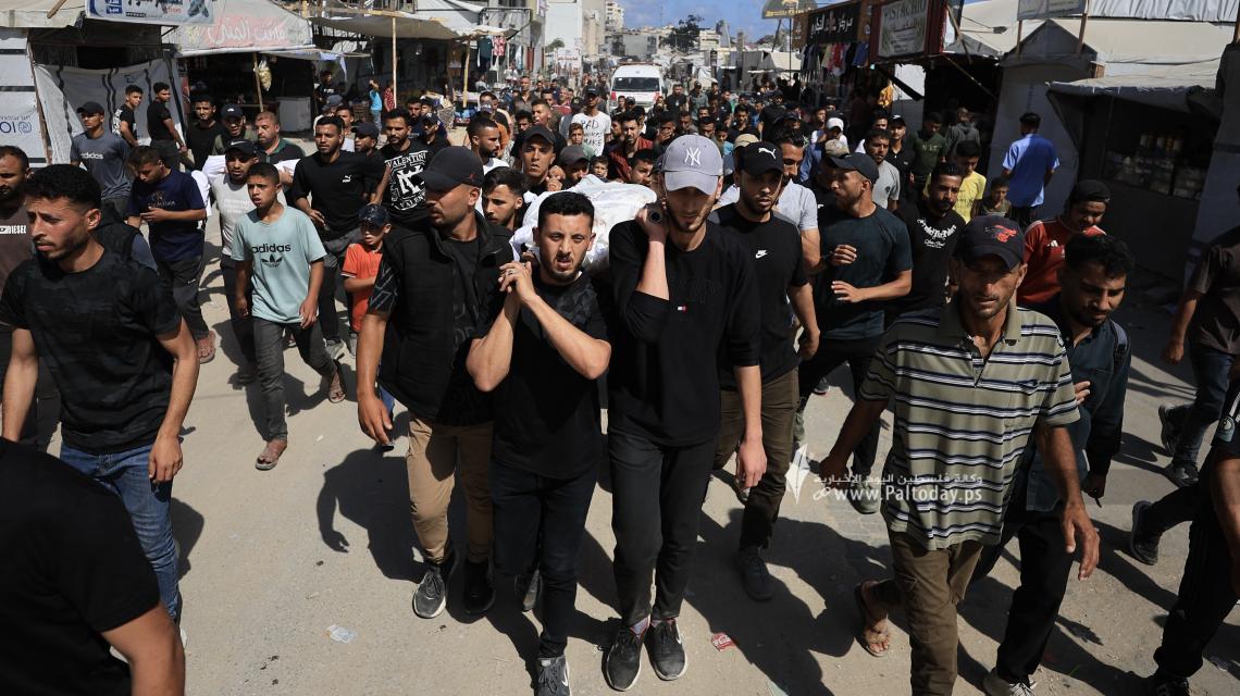 "فلسطين اليوم" توثق وداع 6 شهداء بينهم طفلة جراء استهداف أمس على مخيم إيواء غرب مدينة غزة