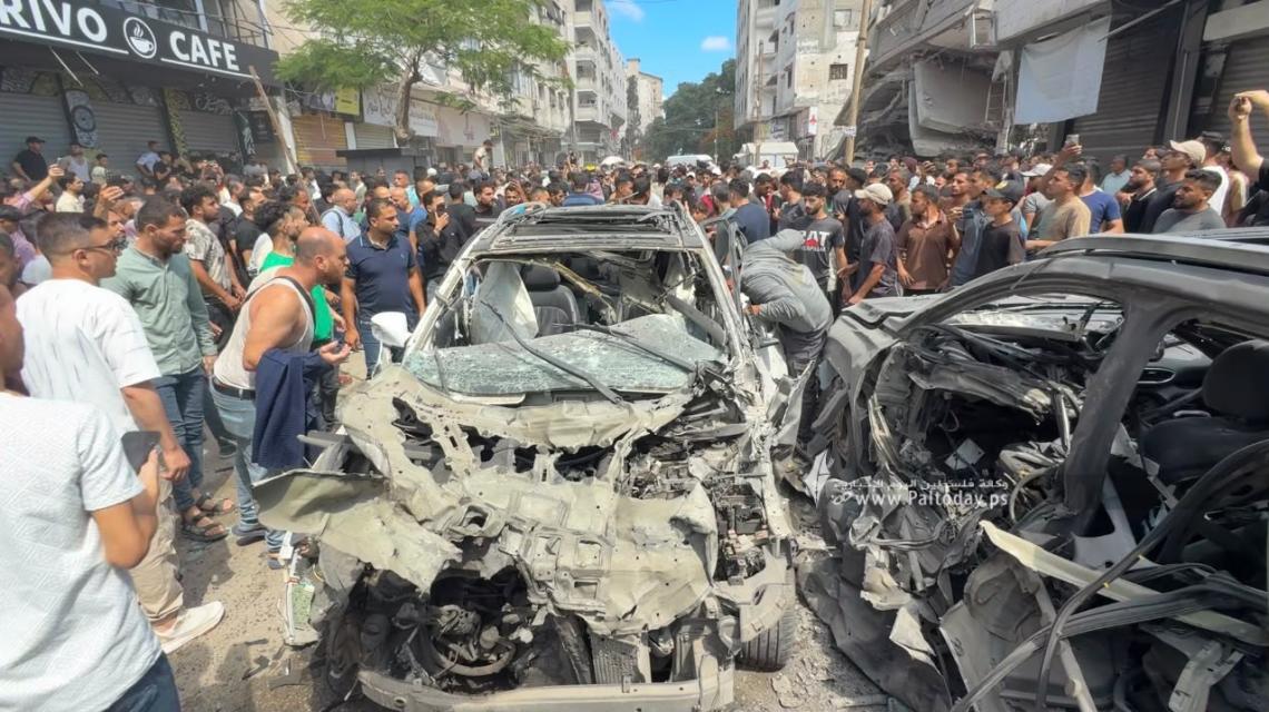 مشاهد من قصف الاحتلال لمركبة وسطمدينة غزة أسفرت عن شهيدة وإصابات