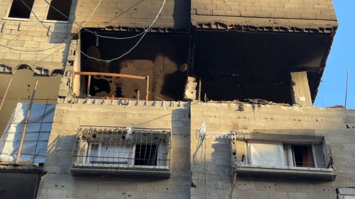 بالصور: آثار الدمار في شقق سكنية استُهدفت من قبل الاحتلال الاسرائيلي في مدينة غزة ليلة أمس