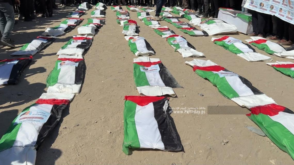 تشييع جثامين 50 شهيداً بينهم 19 طفلا جرى انتشال جثامينهم مؤخراً من تحت الانقاض بمدينة غزة