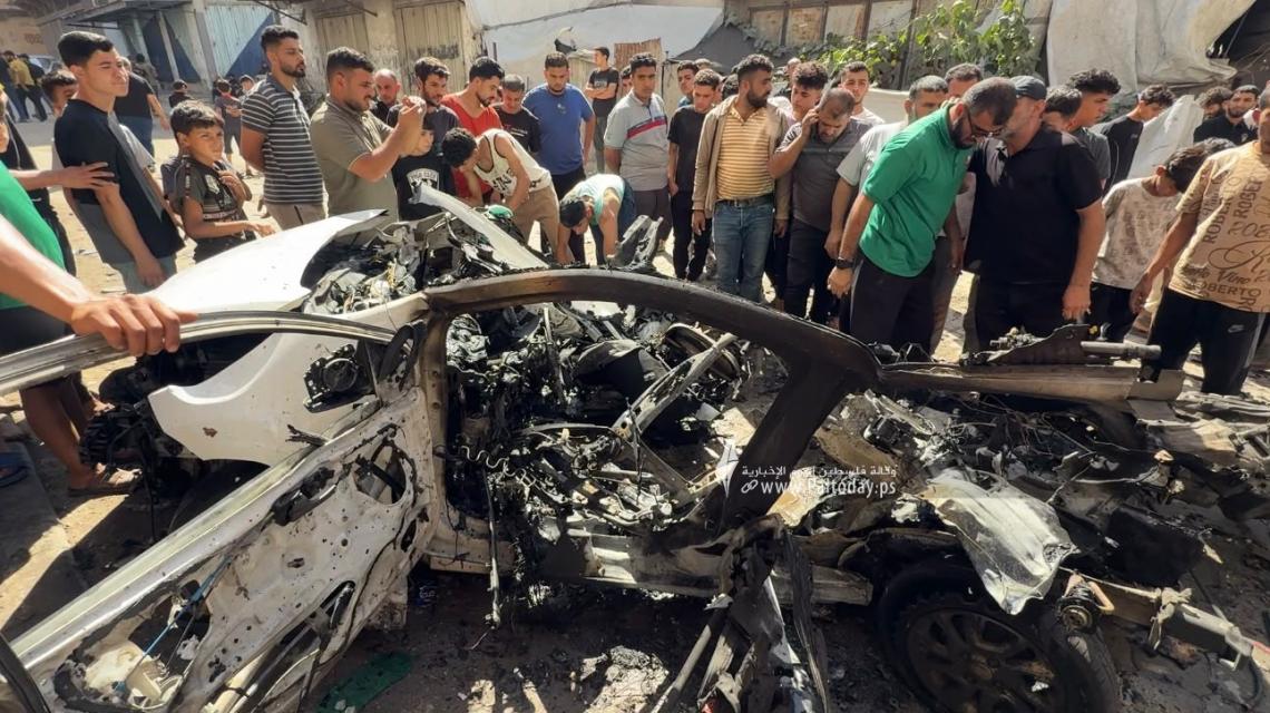 صور استهداف سيارة بحى المشاهرة بمدينة غزة، ادى لاستشهاد مواطن وإصابة أخرين