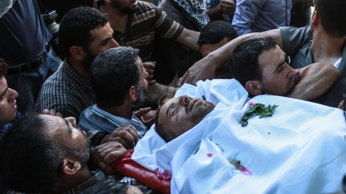بالصور: جنازة الشهيد فادى النجار فى خان يونس