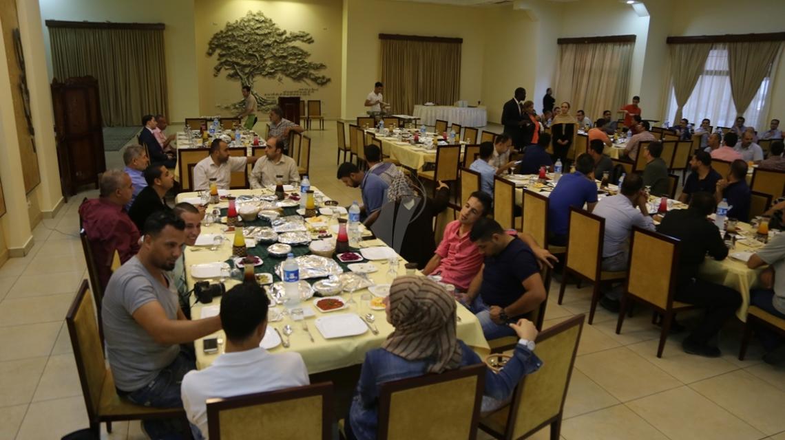 بالصور: الصليب الاحمر ينظم افطارا لممثلي وسائل الاعلام المحلية والدولية في شهر رمضان المبارك