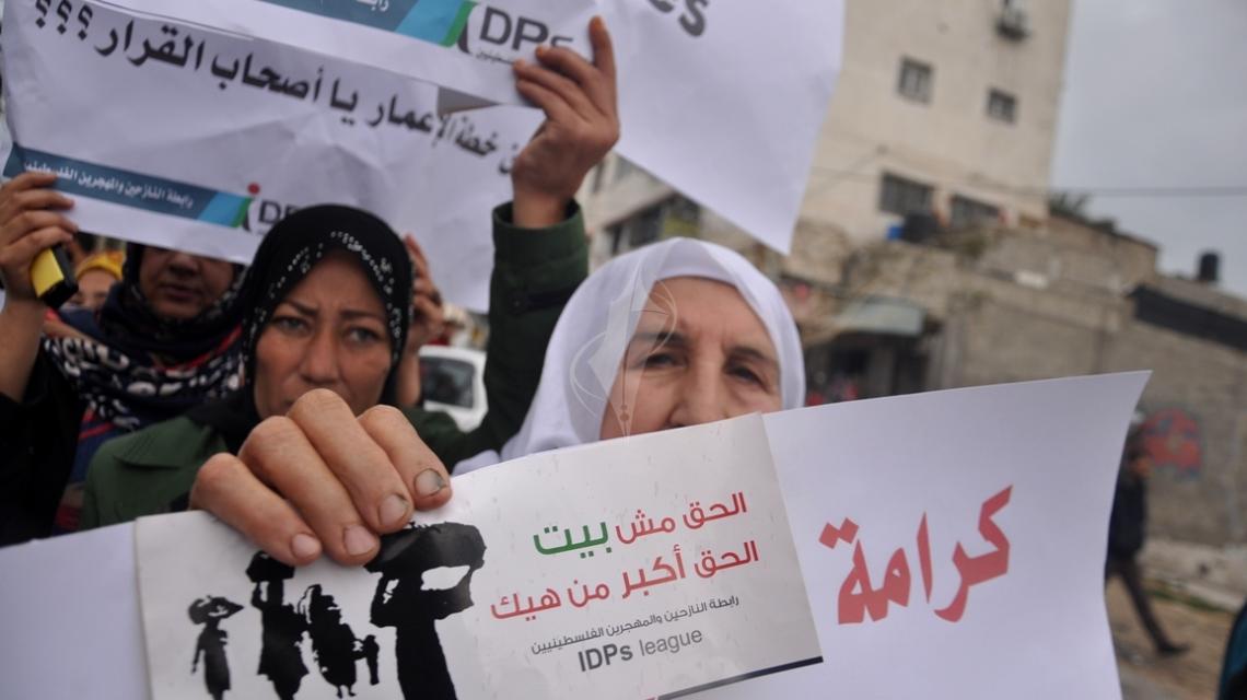 وقفة للمدمرة منازلهم للمطالبة بسرعة اعادة الاعمار
