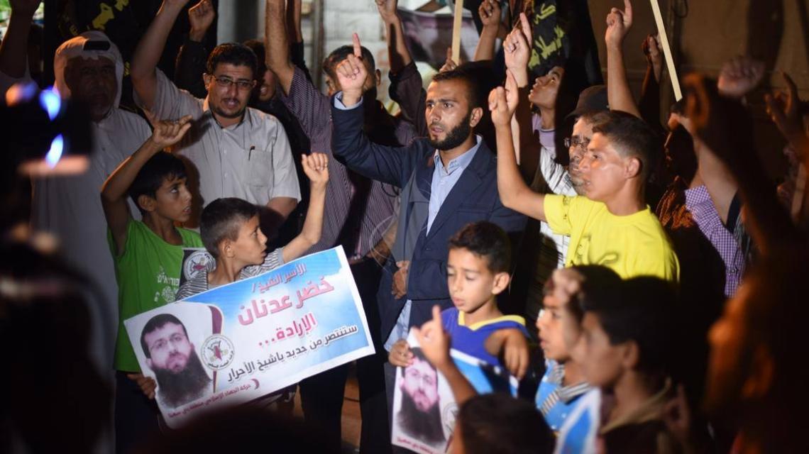 بالصور : حركة الجهاد تنظم وقفة تضامن مع الشيخ الأسير " خضر عدنان " فى بنى سهيلا