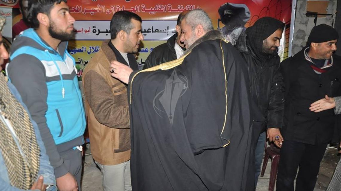الجهاد بالوسطى تزور الاسير المحرر اياد ابو صبرة بعد خروجه من سجون الاحتلال
