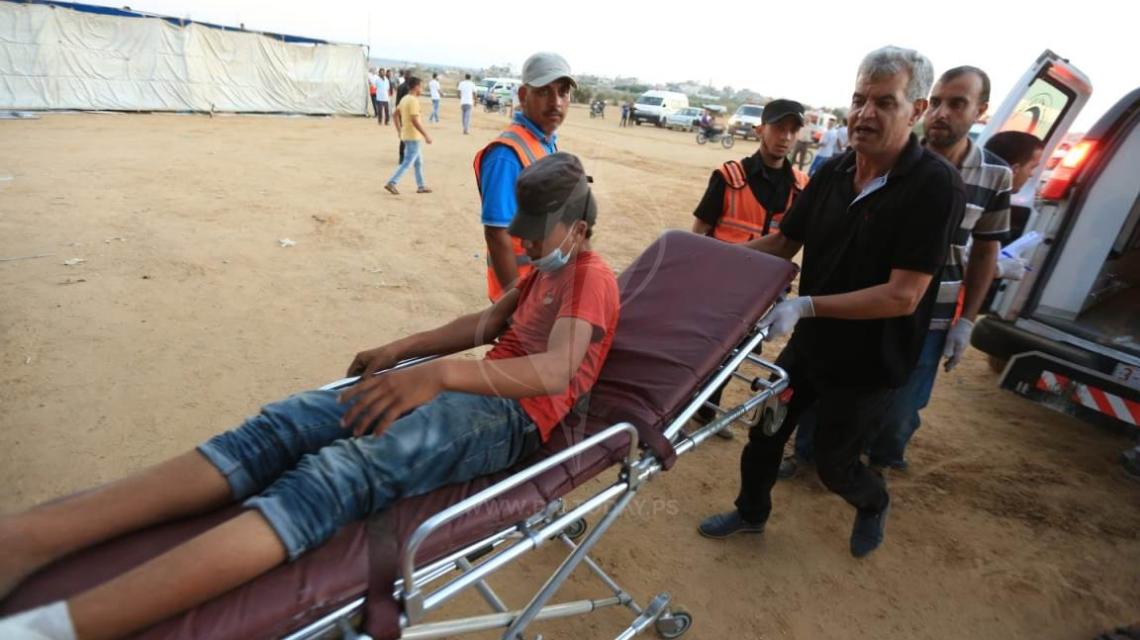 عشرات الاصابات خلال مواجهات بين الشبان و قوات الاحتلال في جمعة "المقاومة خيارنا" شرق خانيونس