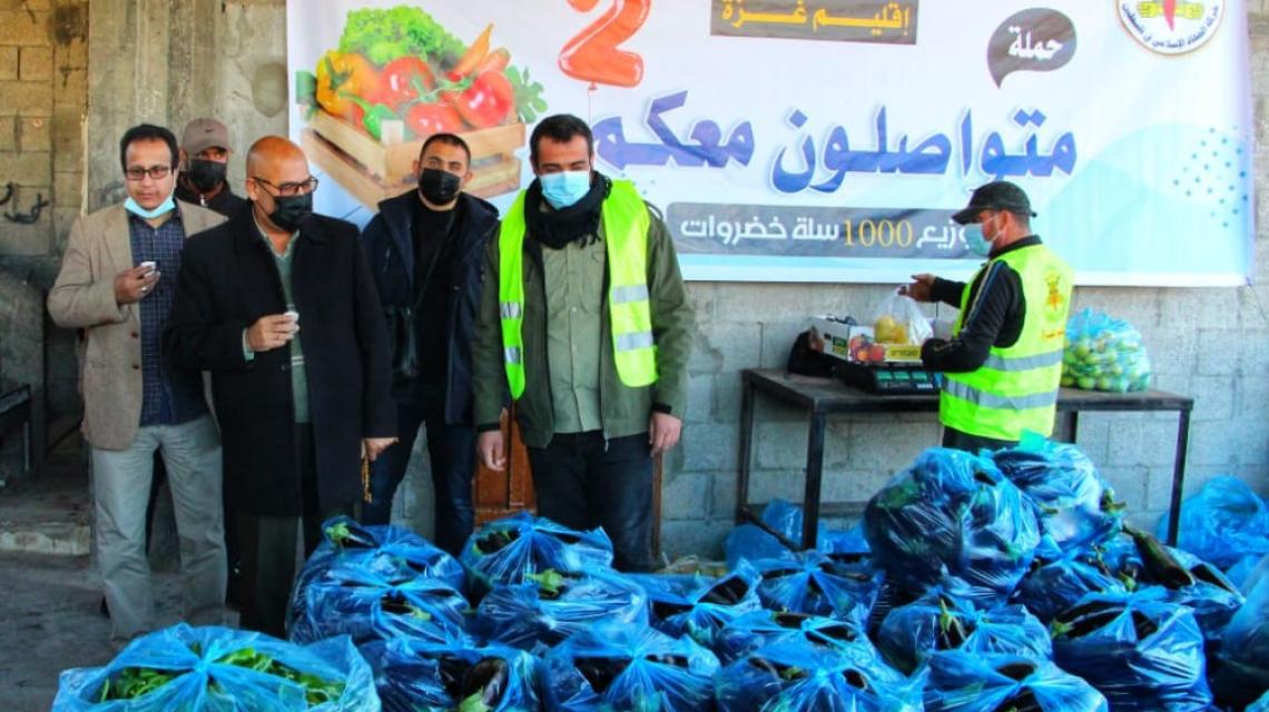 الجهاد تنفذ حملة متواصلون معكم 2 الإغاثية بتوزيع طرود غذائية على الاسر الفقيرة
