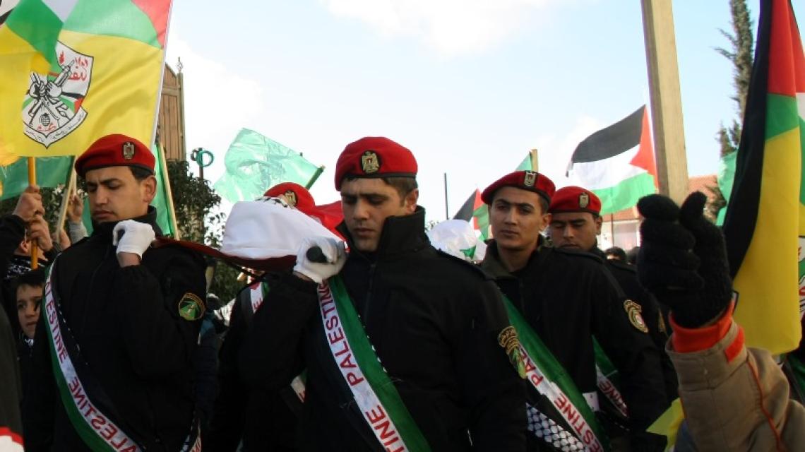بالصور: تشيع جثمان الشهيد هيثم البو ( 14 عاما) من بلدة حلحول شمال الخليل .  تصوير: سمر بدر