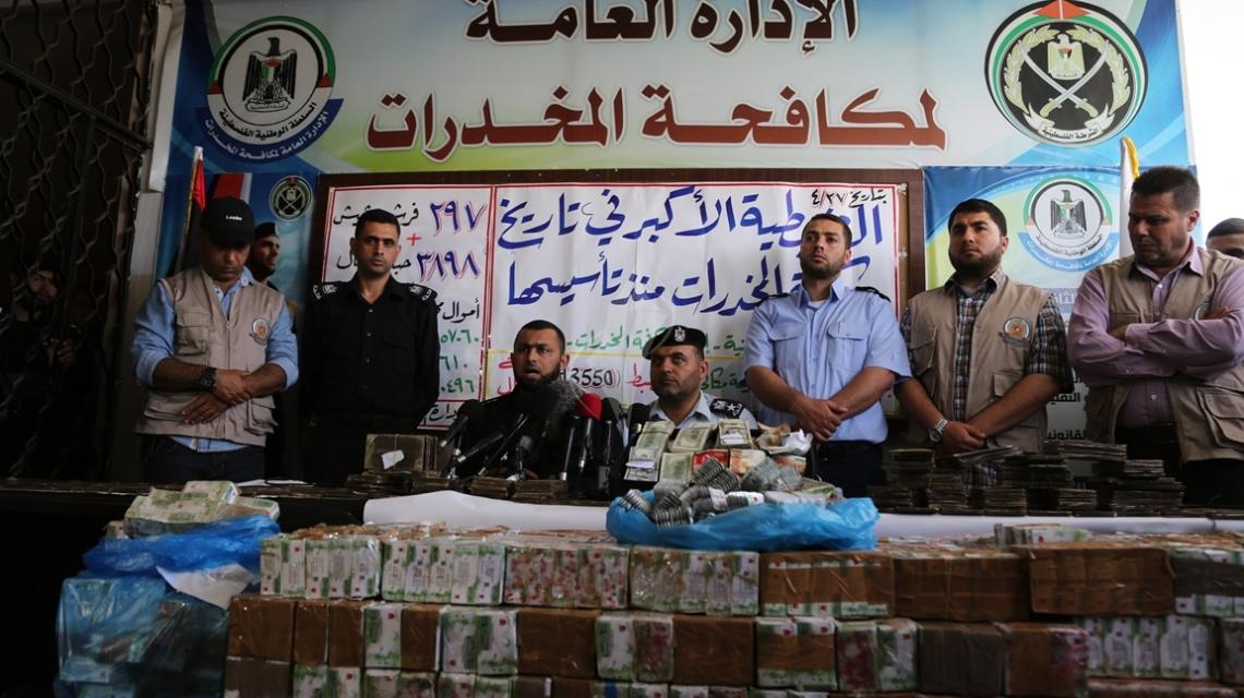 بالصور: مكافحة المخدرات بغزة تستعرض تفاصيل إلقاء القبض على ابز تجار المخدرات والمواد المضبوطة