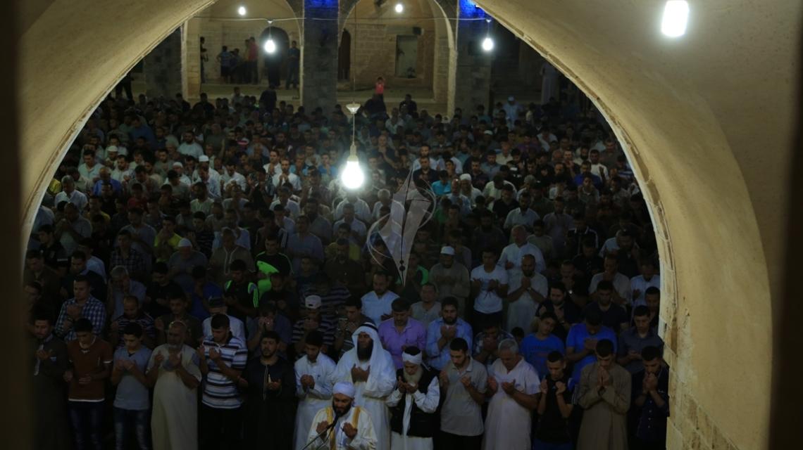 بالصور:صلاة التراويح من المسجد العمري الكبير بمدينة غزة