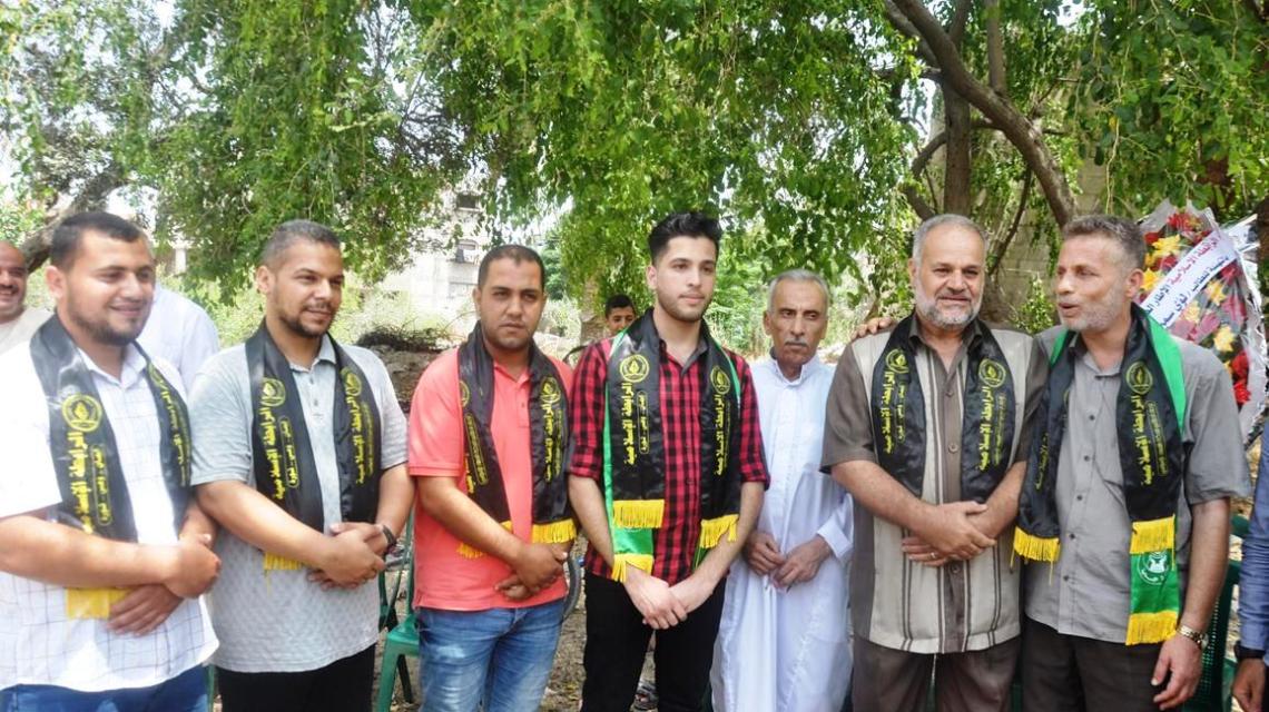 بالصور:الرابطة الاسلامية تشارك الطلبة المتفوقين فرحتهم في قطاع غزة