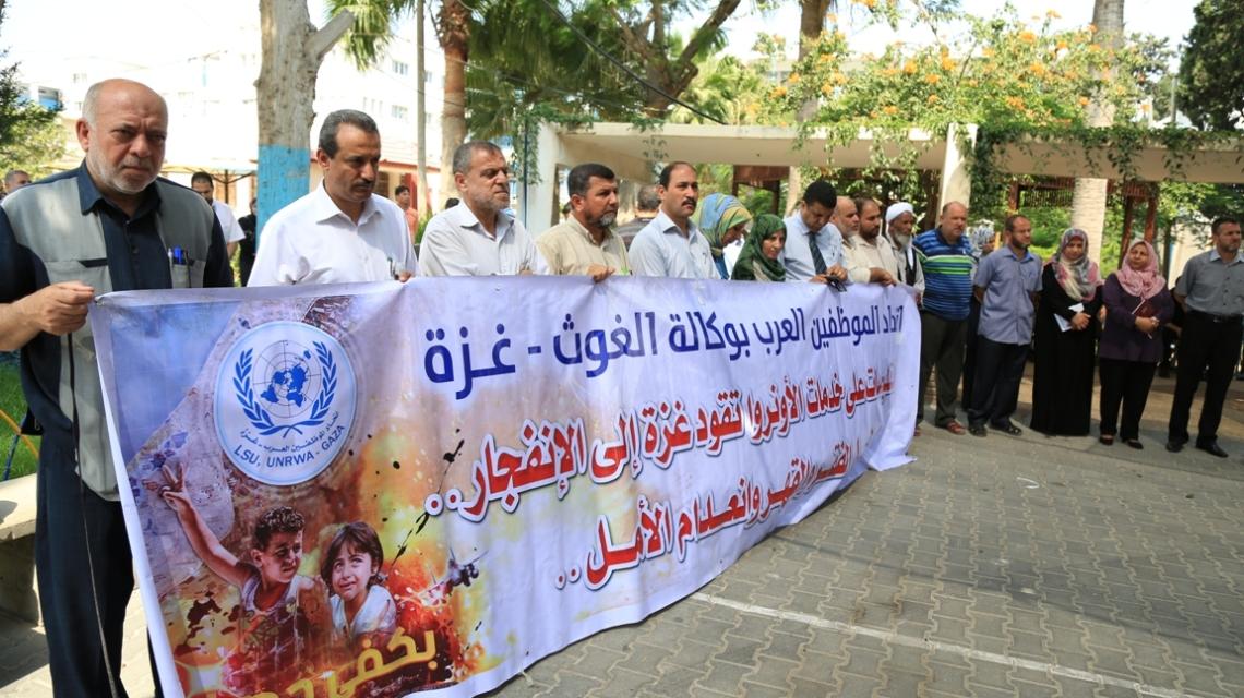 بالصور:نائب مفوض الانروا خلال مؤتمر صحفي بغزة لتبيان الوضع المالي للانروا