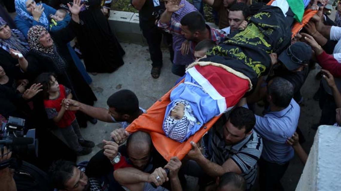 بالصور:مواطنون يشيعون جثمان الشهيد محمود نزال في قباطية. تصوير: ايمن نوباني